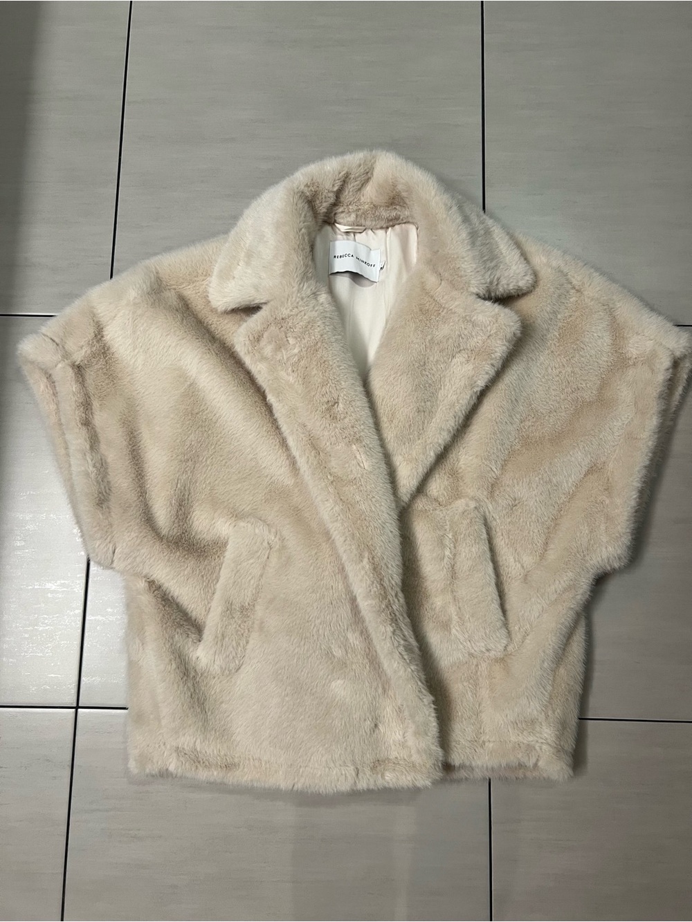NWOT Rebecca Minkoff Oversized Faux Fur Capelet size XS
